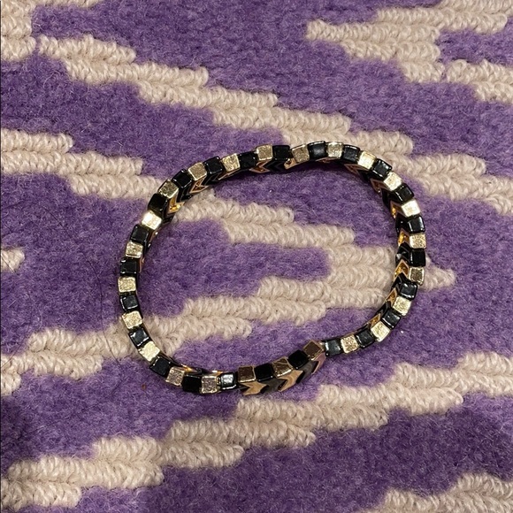 Black and gold arrow beaded bracelet - Picture 2 of 3